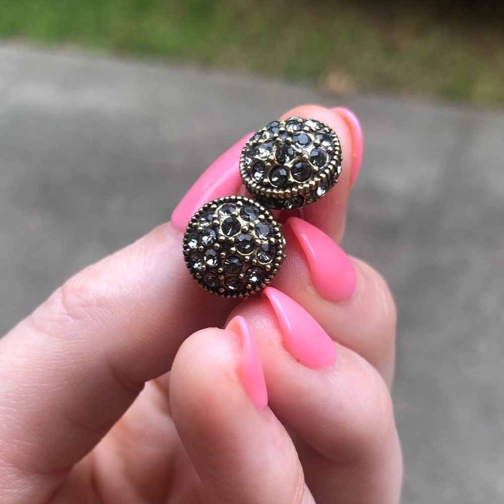 Heidi Daus crystal button earnings